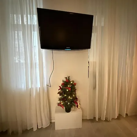 Cozy In The Center