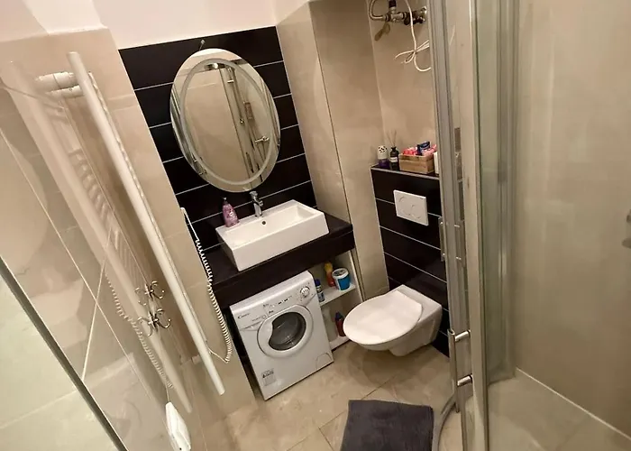 דירה Cozy In The Center