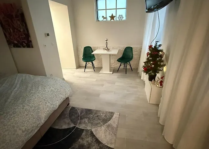 Cozy In The Center *